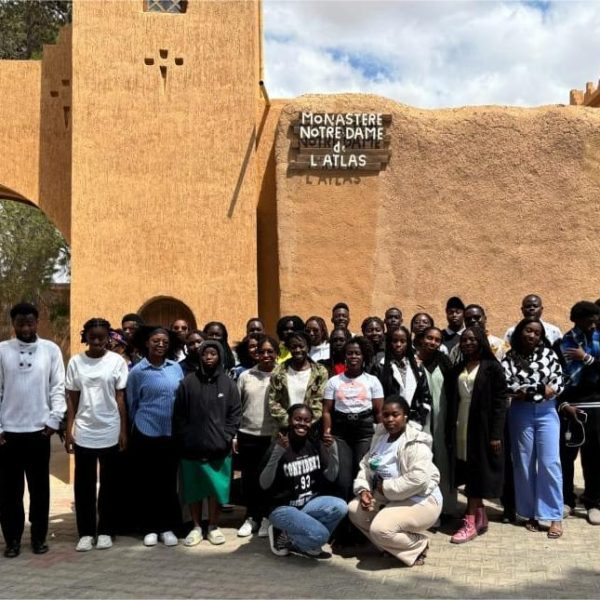 MIDELT : LES FIDELES DE FES ONT EFFECTUE LEUR PELERINAGE JUBILAIRE AU MONASTERE NOTRE-DAME DE L’ATLAS