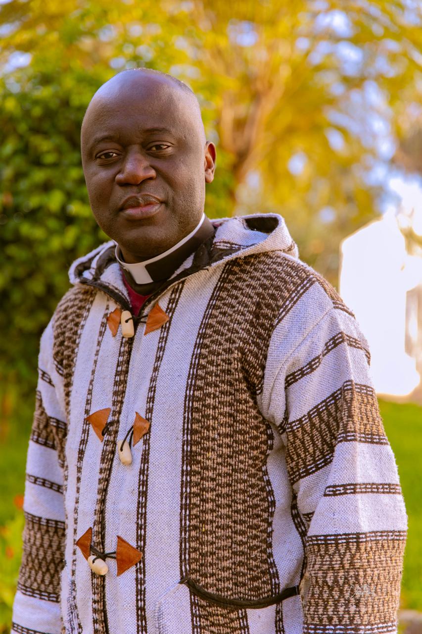 LE PERE ANDRÉ KEMALEU, REPRÉSENTANT DE LA CERNA A LA RENCONTRE INTERNATIONALE : « LES CURÉS POUR LE SYNODE » A ROME, NOUS LIVRE SES IMPRESSIONS