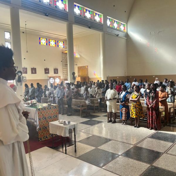 FES : L’ARCHEVEQUE DE RABAT EFFECTUE UNE VISITE PASTORALE A LA PAROISSE SAINT-FRANÇOIS D’ASSISE