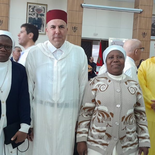 LA COMMUNAUTE SAINT-PAUL DES RELIGIEUSES OBLATES CATECHISTES PETITES SERVANTES DES PAUVRES HONOREES PAR LA WILAYA DE BENI MELLAL LORS DE LA CELEBRATION DE L&rsquo;AÏD EL-FITR
