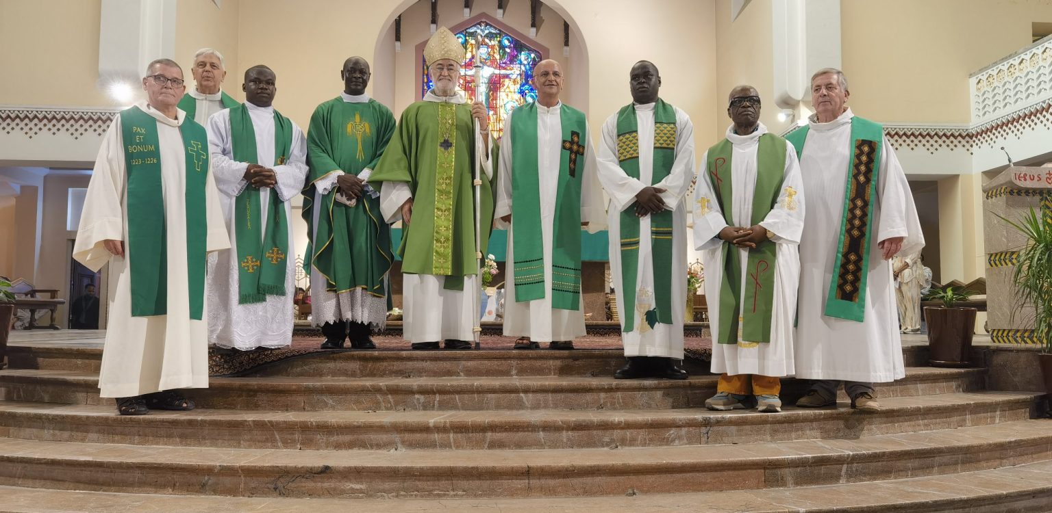 'installation curé cathédrale 2025